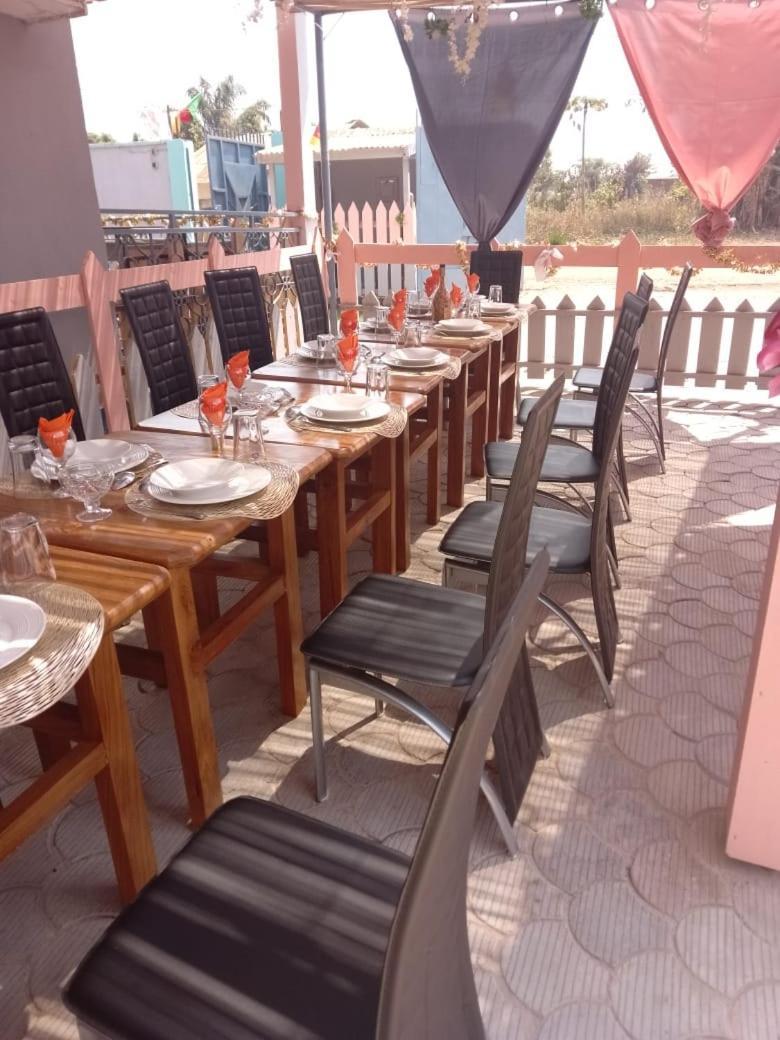 Готель Bh Apero Club Bertoua Екстер'єр фото